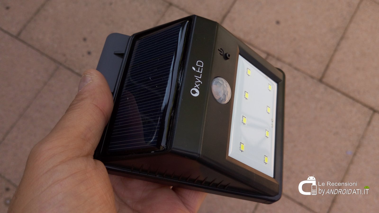 Oxyled sl30 luce led solare esterno, lampada a costo zero: recensione